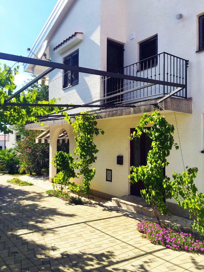 Apartment Olive Groove Малинска Екстериор снимка