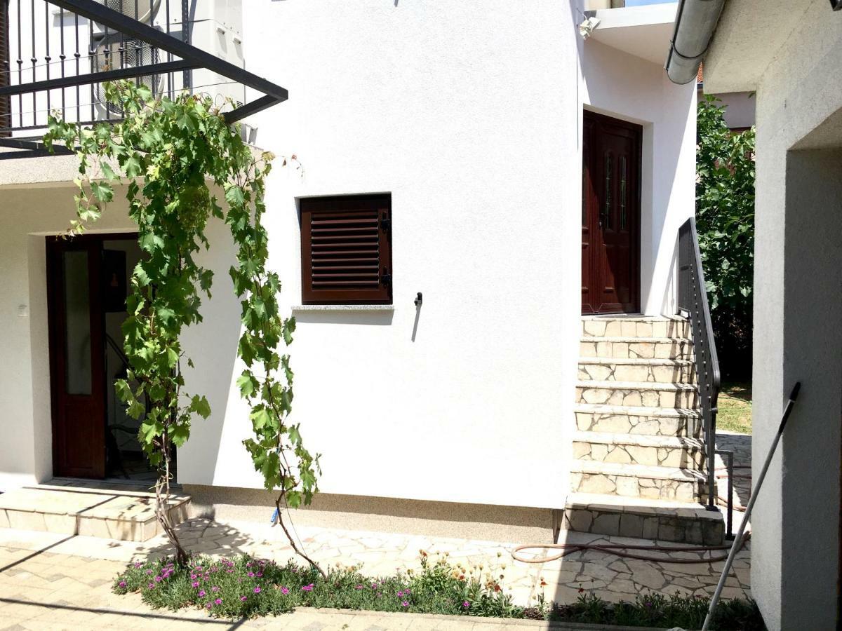 Apartment Olive Groove Малинска Екстериор снимка
