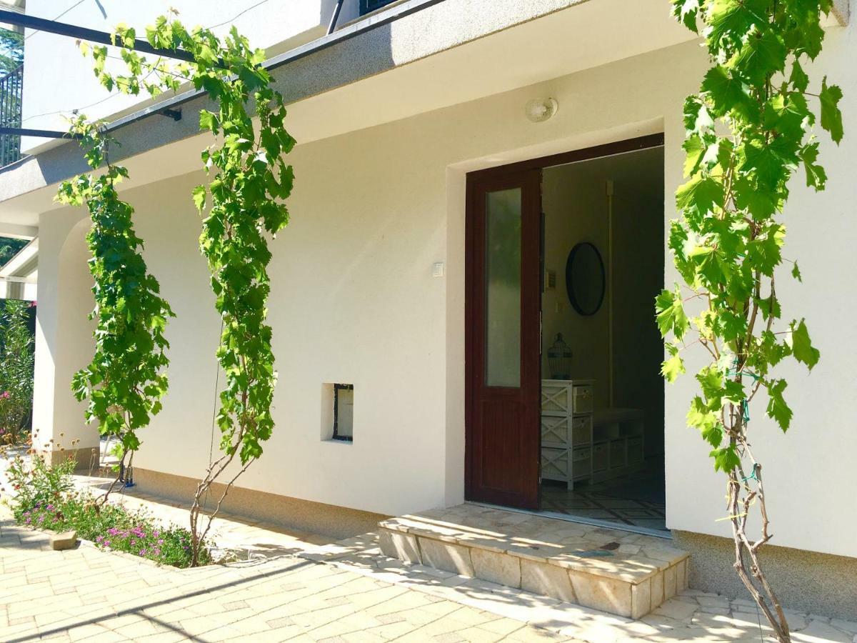 Apartment Olive Groove Малинска Екстериор снимка